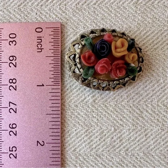 Vintage Multi-colored Resin Roses Oval Shaped Brooch - Picture 10 of 10